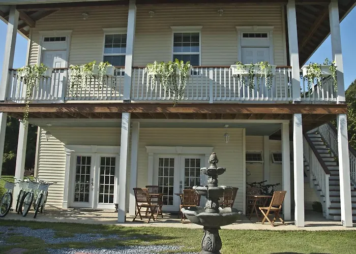 Haven Point Inn And Gallery